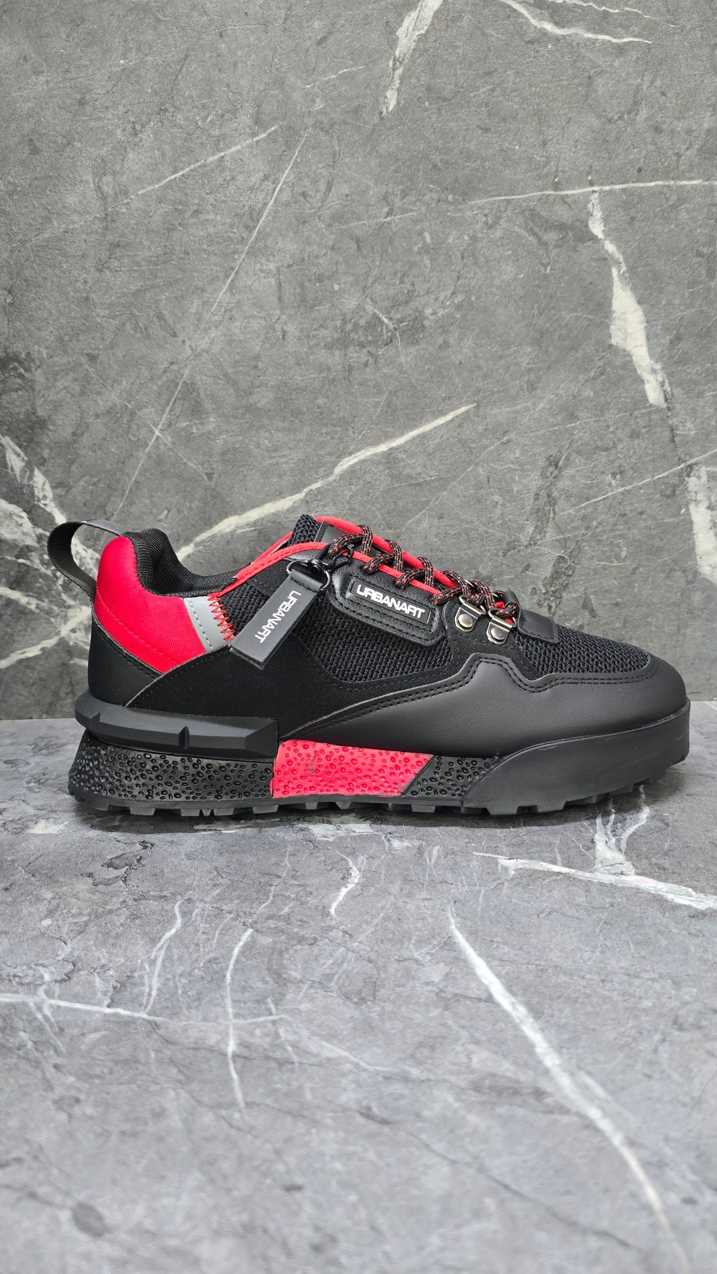 5062312694.jpg Urban Art Play 17 Black / Red - Image 1