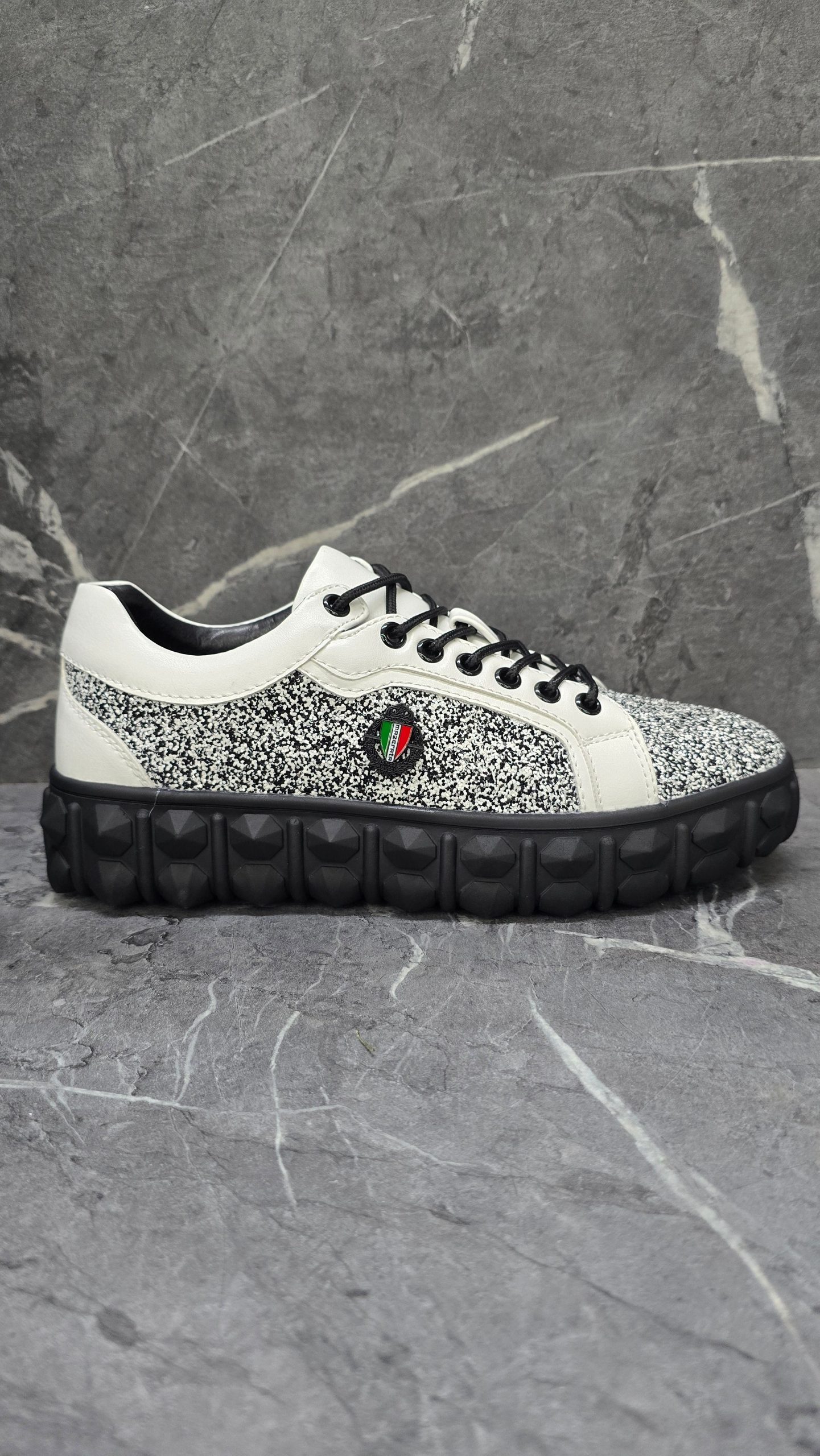 5091496784.jpg Mazarata Pigale 10 Rhinestone White - Image 1