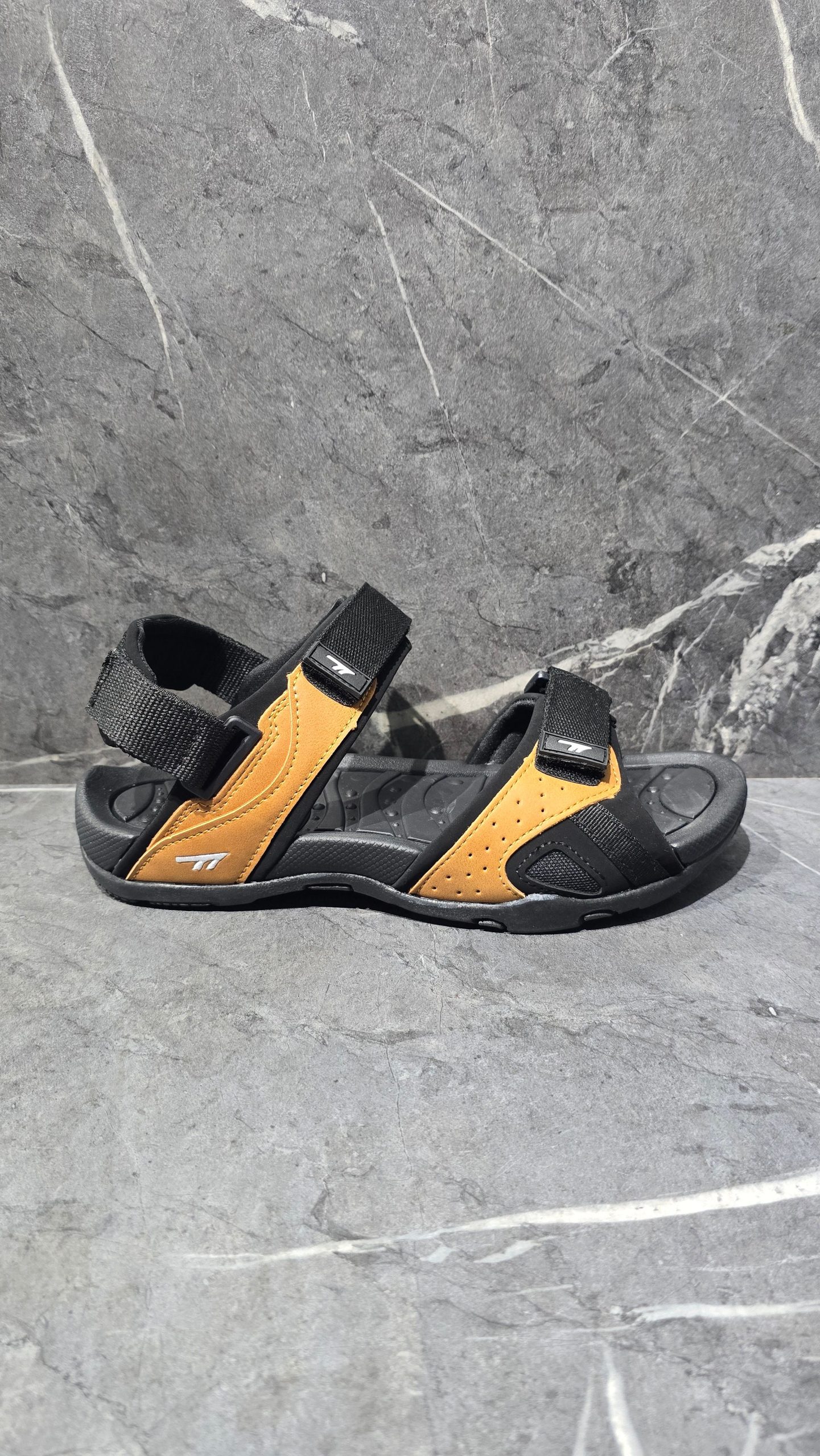 5402797862.jpg Hi-Tec ULA Black / Old Gold - Image 1